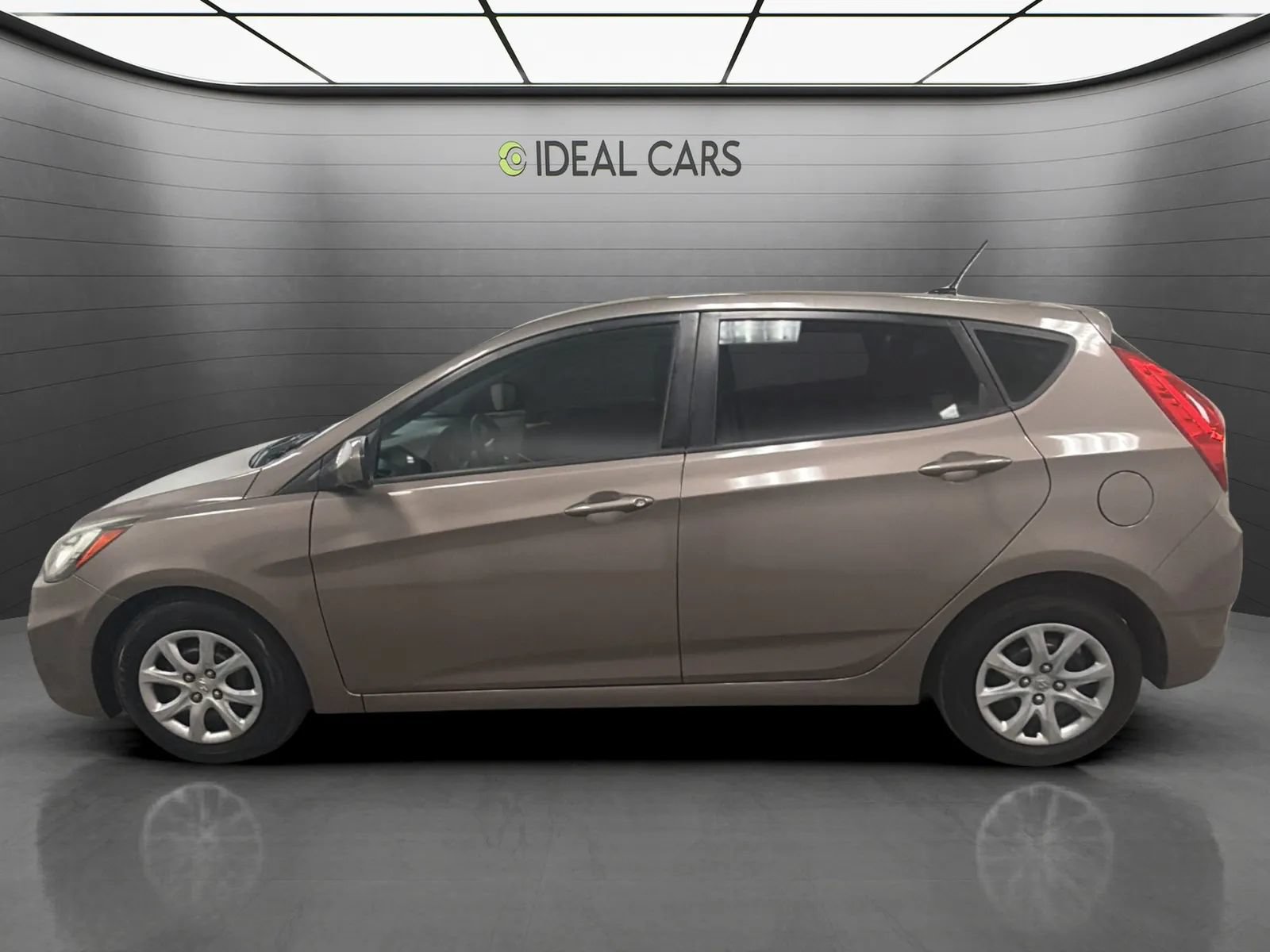 Used 2014 Hyundai Accent GS FWD image 8