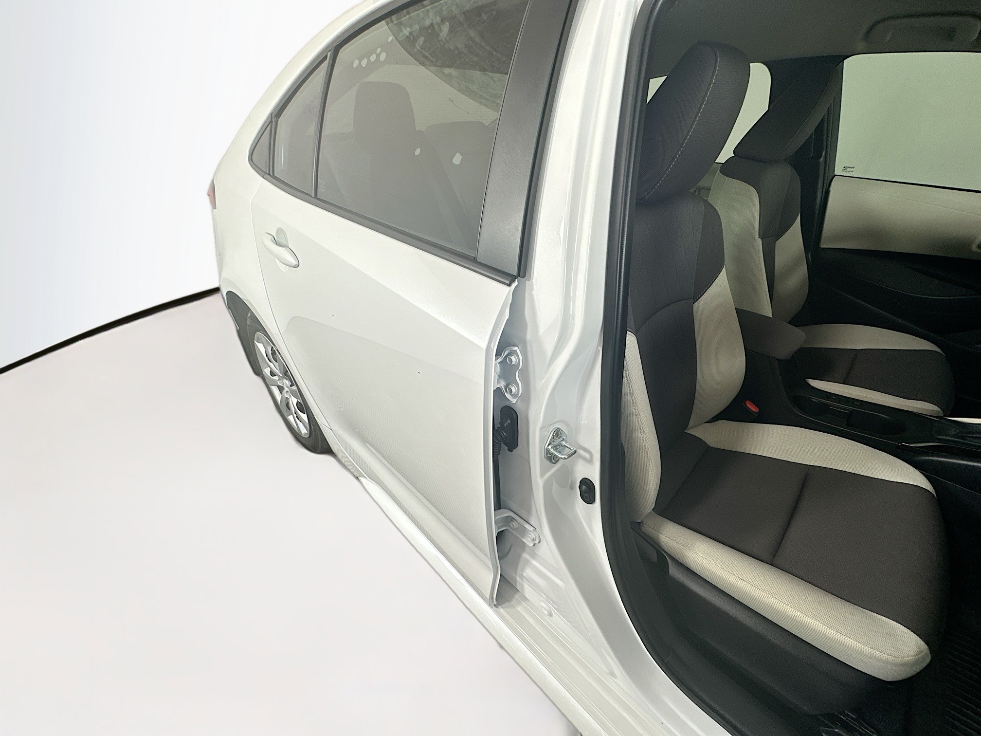 Certified 2025 Toyota Corolla LE FWD image 27
