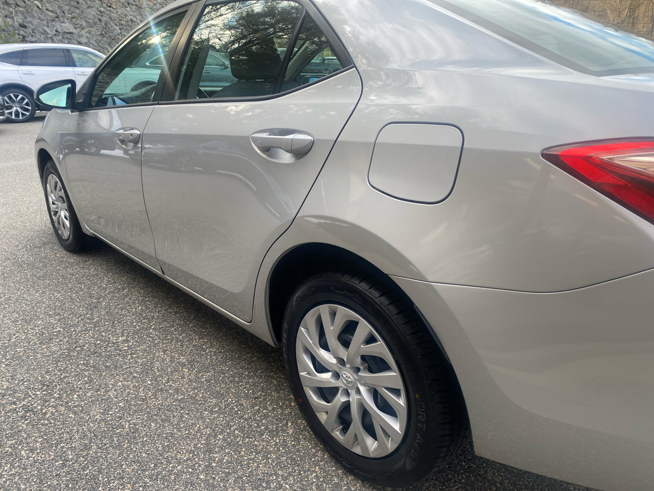 Used 2018 Toyota Corolla LE image 30