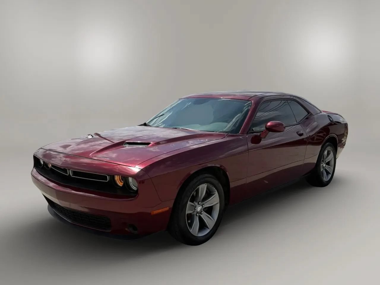 Used 2019 Dodge Challenger SXT RWD image 3
