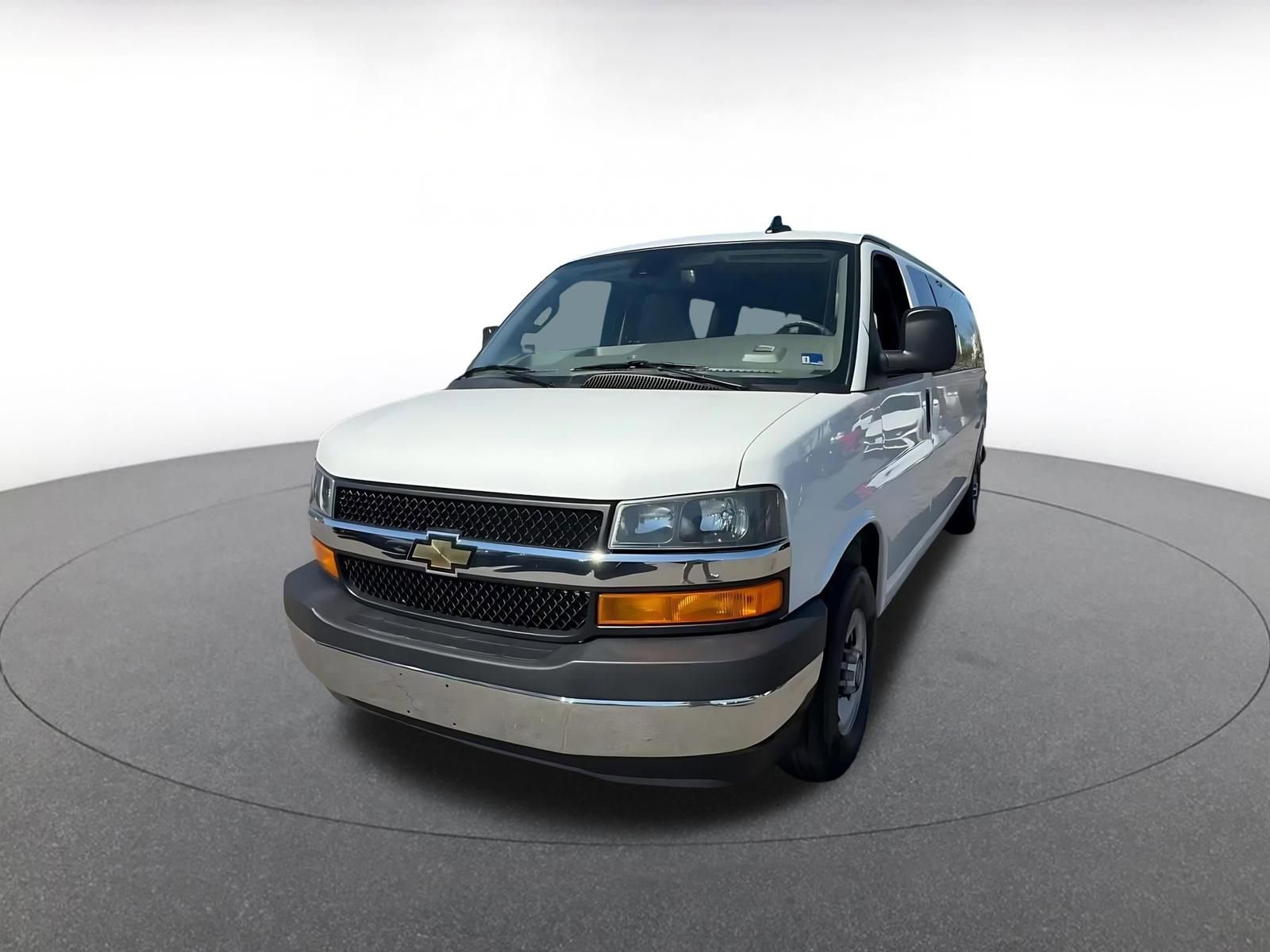 Used 2024 Chevrolet Express 3500 LT w/ LT Preferred Equipment Group image 7