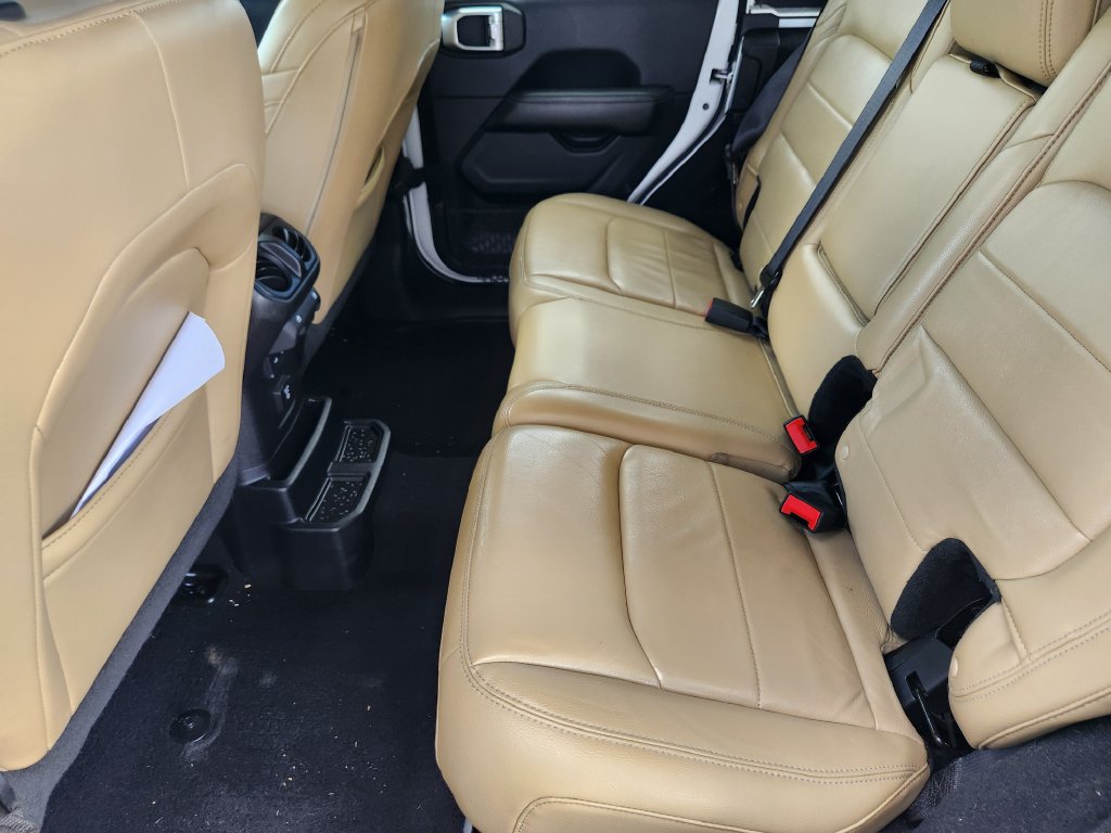 Used 2018 Jeep Wrangler Unlimited Sahara AWD/4WD image 21