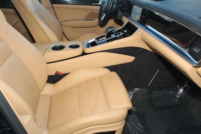 Used 2019 Porsche Panamera 4 image 26