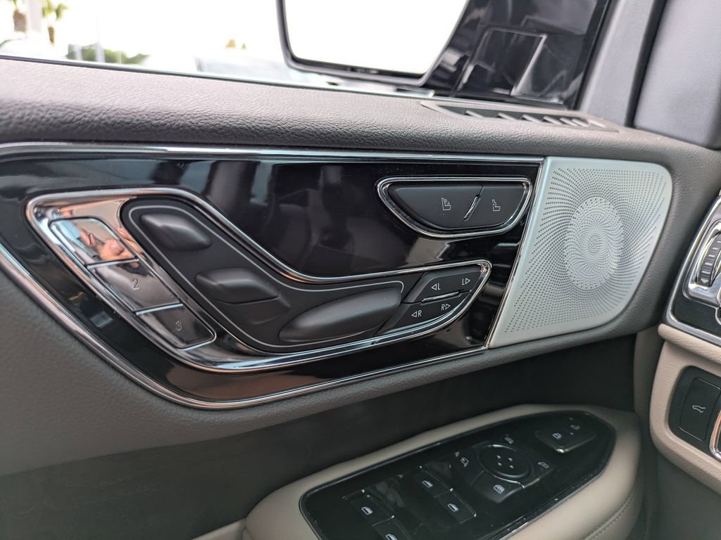 Used 2023 Lincoln Navigator L Reserve AWD/4WD image 28