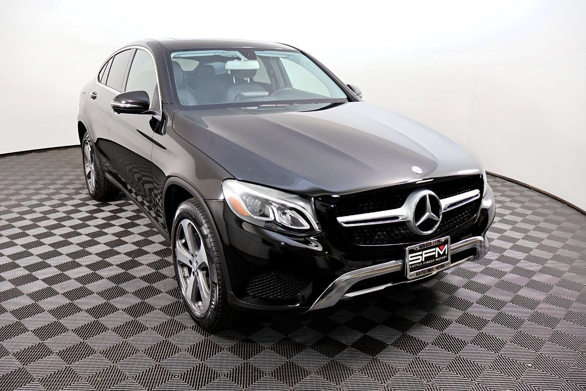 Used 2017 Mercedes-Benz GLC 300 4MATIC Coupe image 4
