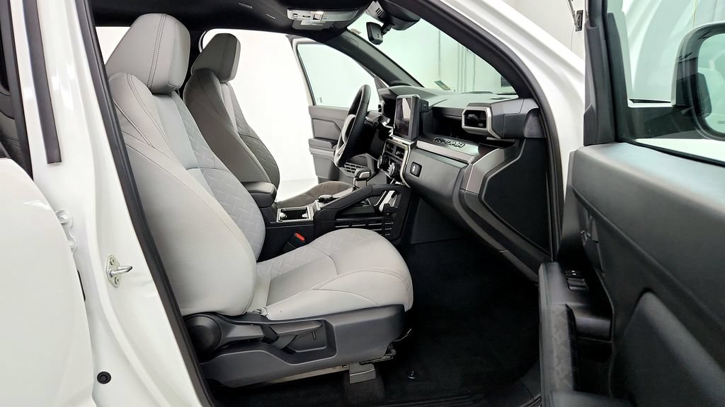 Used 2025 Toyota Tacoma SR5 AWD/4WD image 24