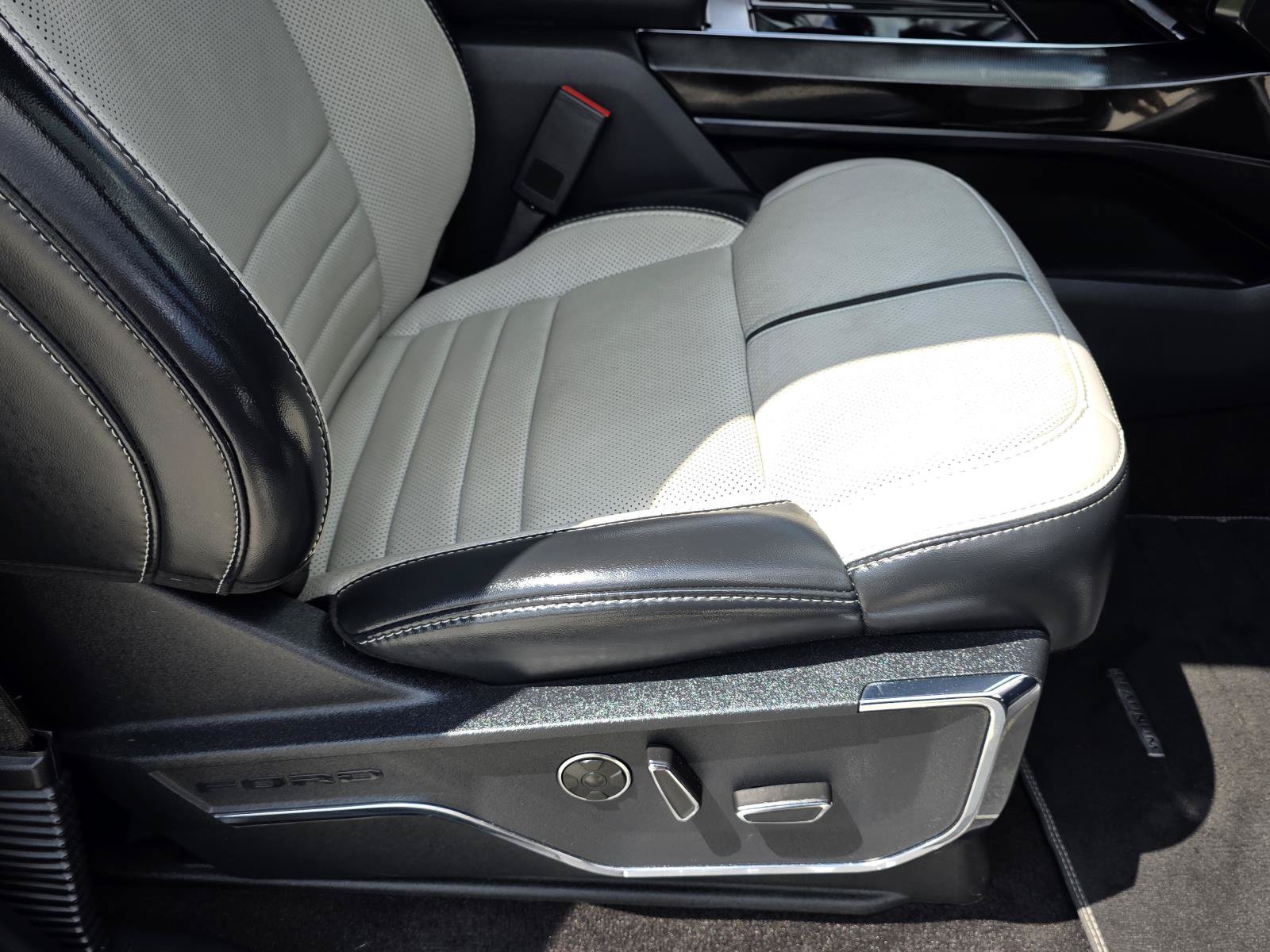 Used 2022 Ford F150 Lightning Platinum AWD/4WD image 24