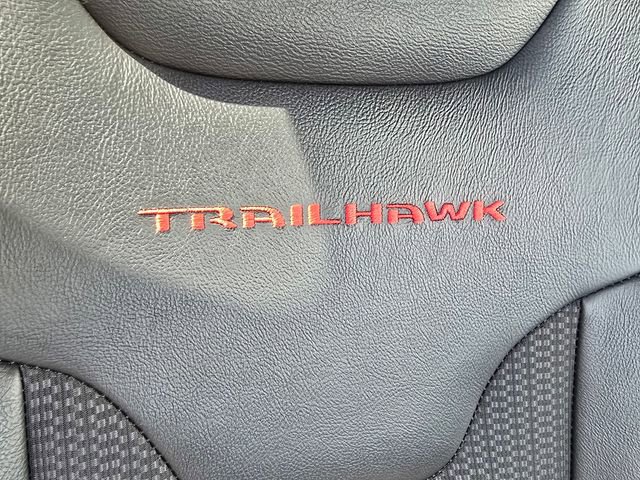 Used 2025 Jeep Compass Trailhawk image 21