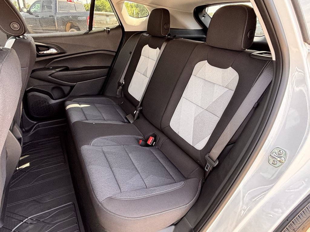 New 2026 Chevrolet Trax LS w/ LS Convenience Package FWD image 19