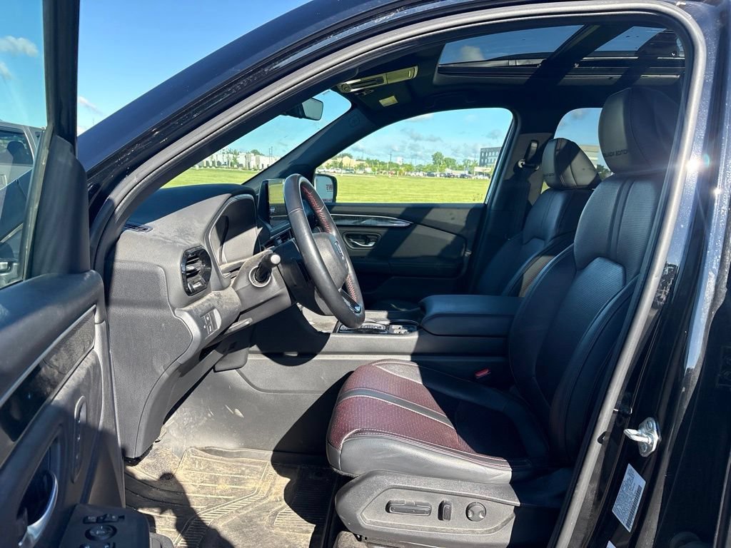 Used 2025 Honda Pilot Black Edition image 18