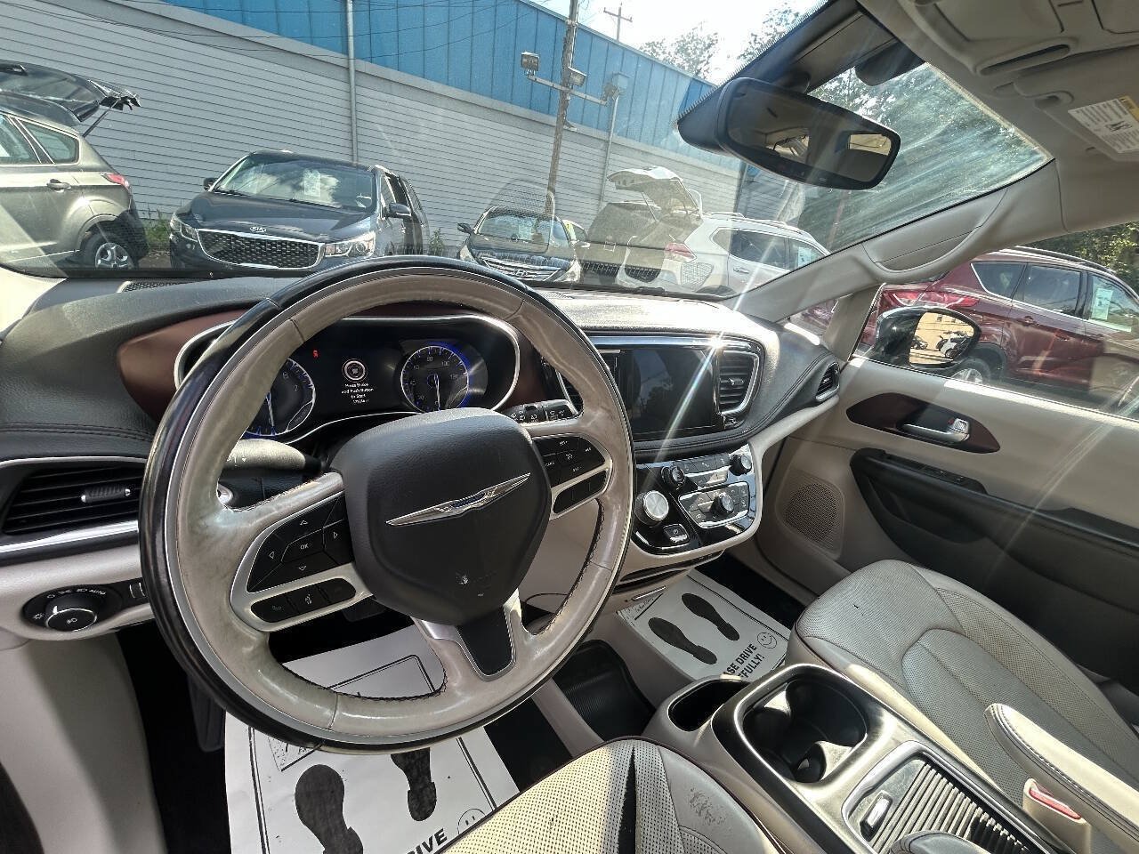 Used 2019 Chrysler Pacifica Limited FWD image 5