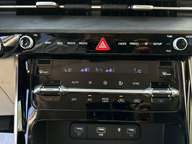 Used 2024 Kia Carnival EX image 27