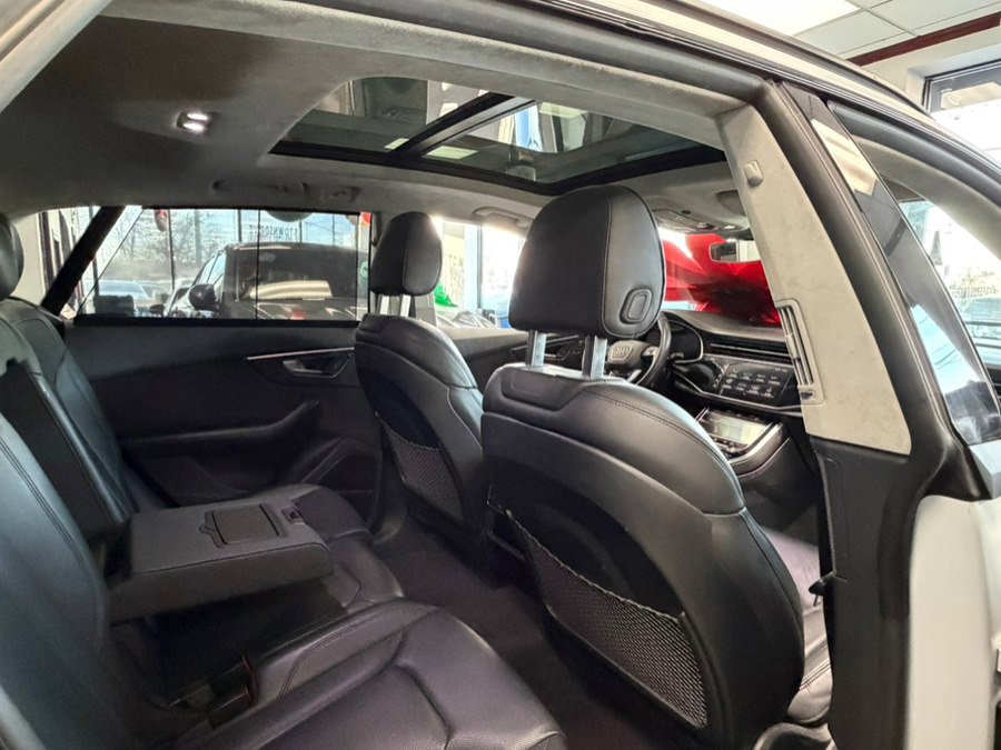 Used 2020 Audi Q8 Prestige w/ Prestige Package AWD/4WD image 30