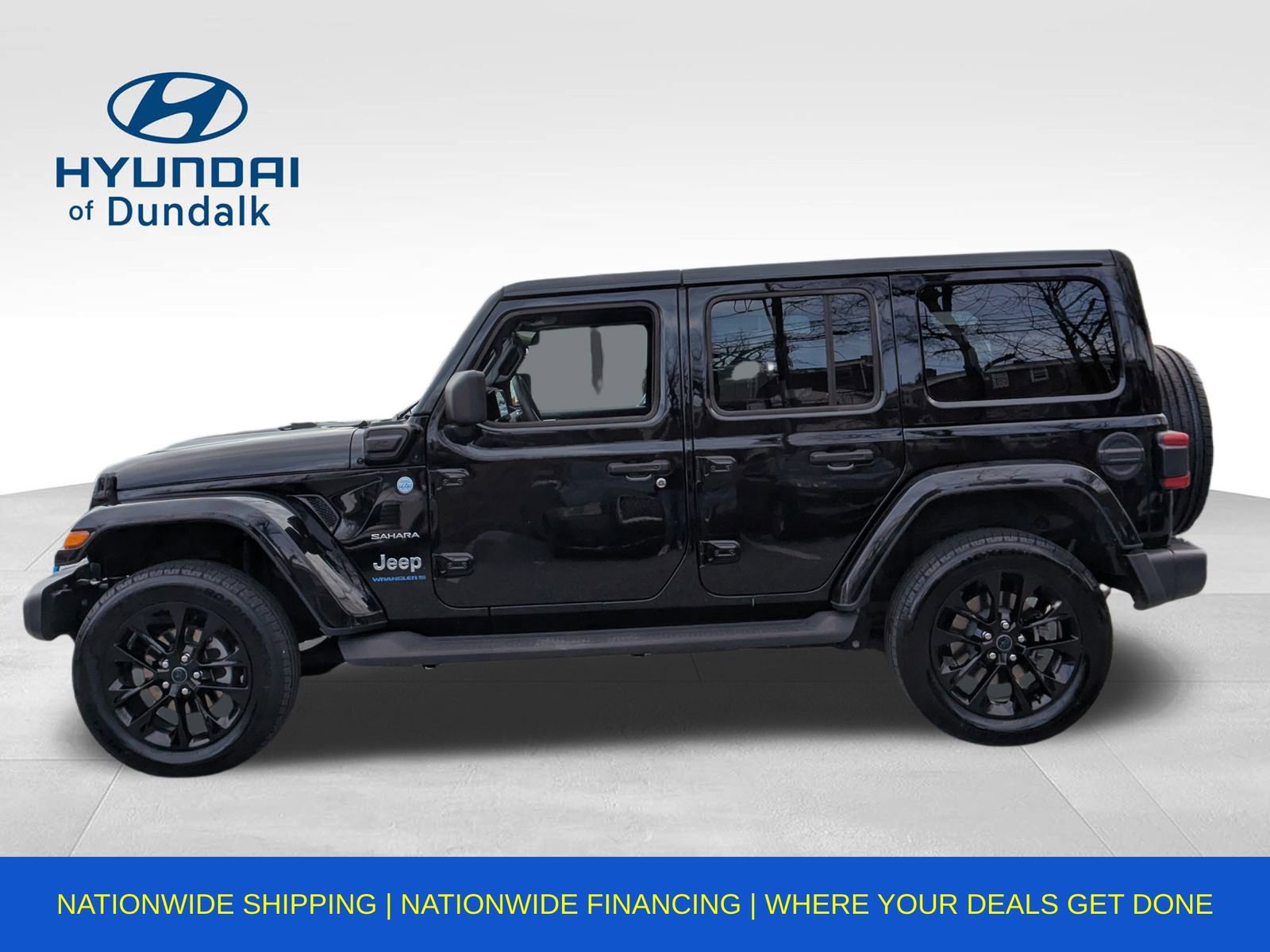 Used 2024 Jeep Wrangler Unlimited Sahara w/ Technology Group image 2