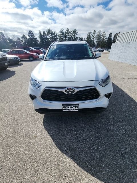 Used 2023 Toyota Highlander XLE image 2