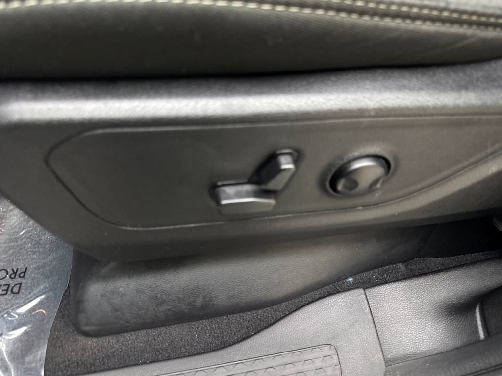 Used 2025 RAM 1500 Big Horn RWD image 32