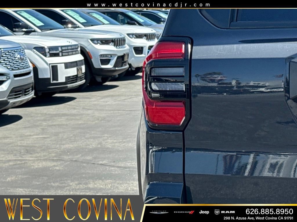 Used 2025 Toyota 4Runner SR5 AWD/4WD image 14