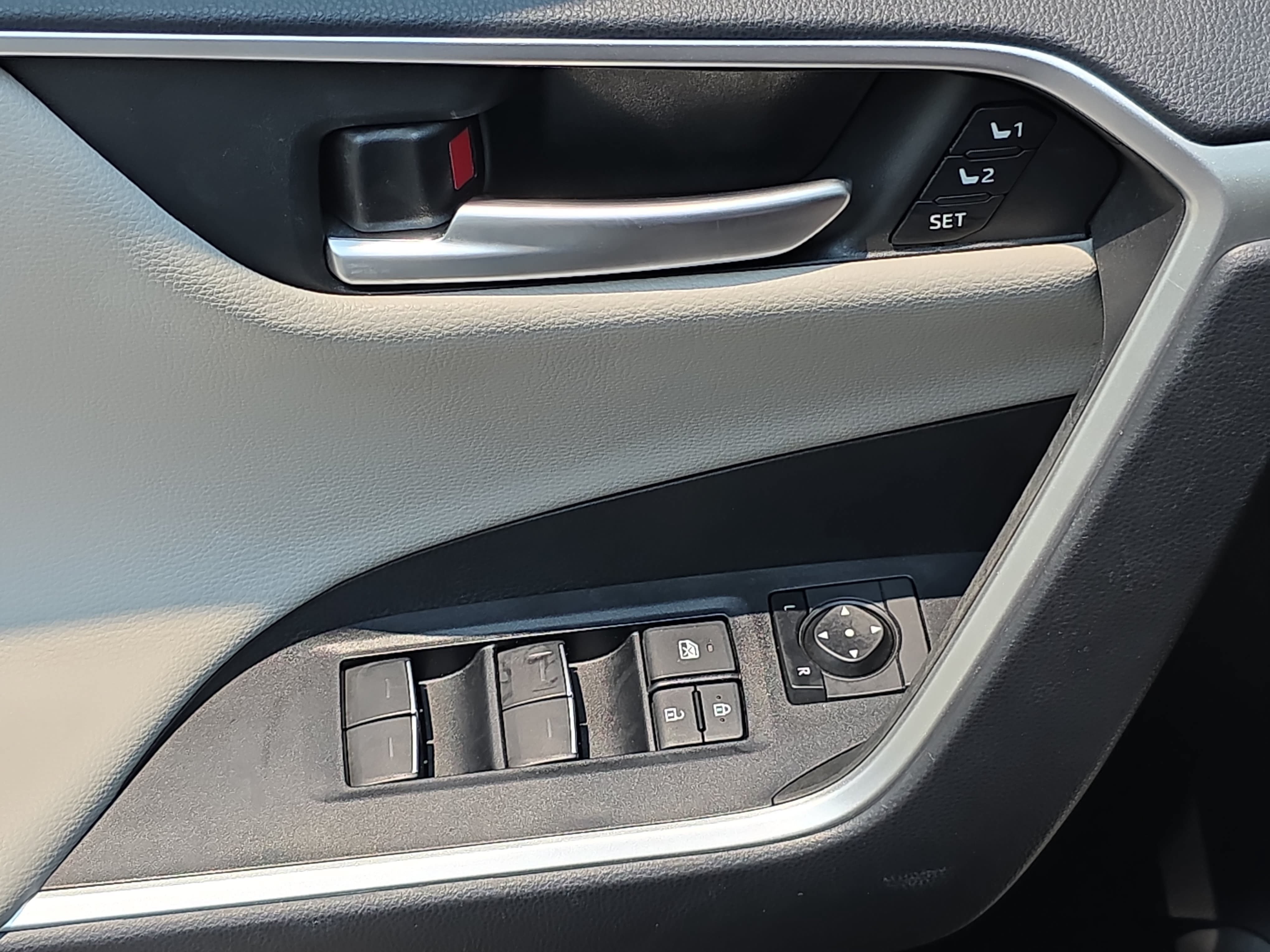 Used 2025 Toyota RAV4 Limited w/ Advanced Technology Package FWD image 28