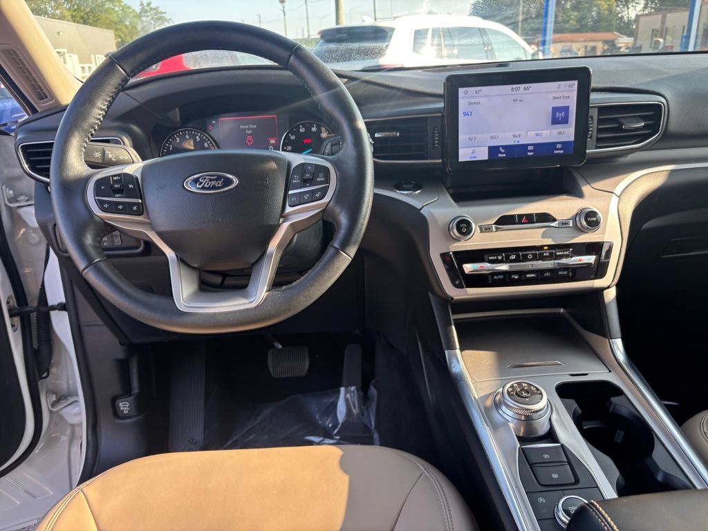 Used 2023 Ford Explorer XLT w/ Equipment Group 202A AWD/4WD image 29