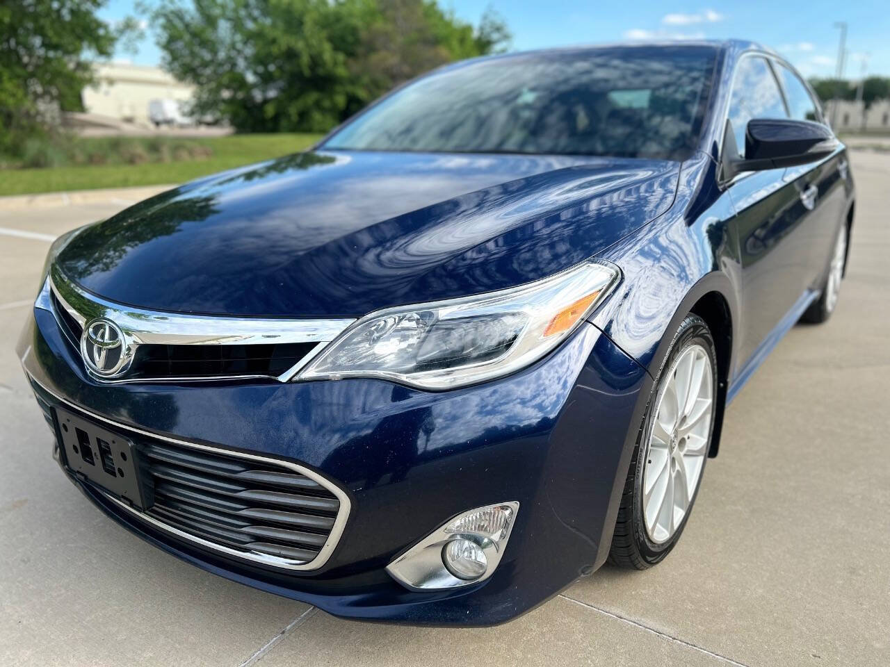 Used 2013 Toyota Avalon XLE Touring FWD image 2