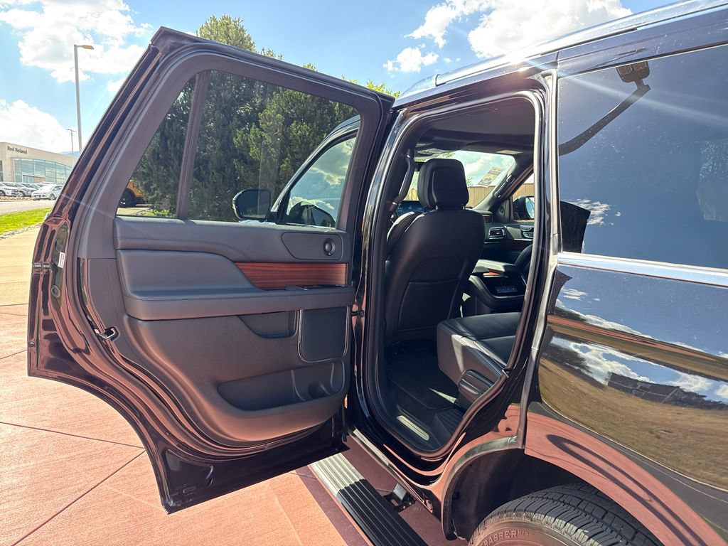 Used 2024 Lincoln Navigator Premiere AWD/4WD image 21