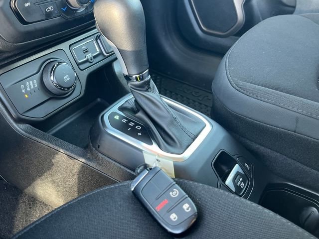 Used 2023 Jeep Renegade Latitude image 31