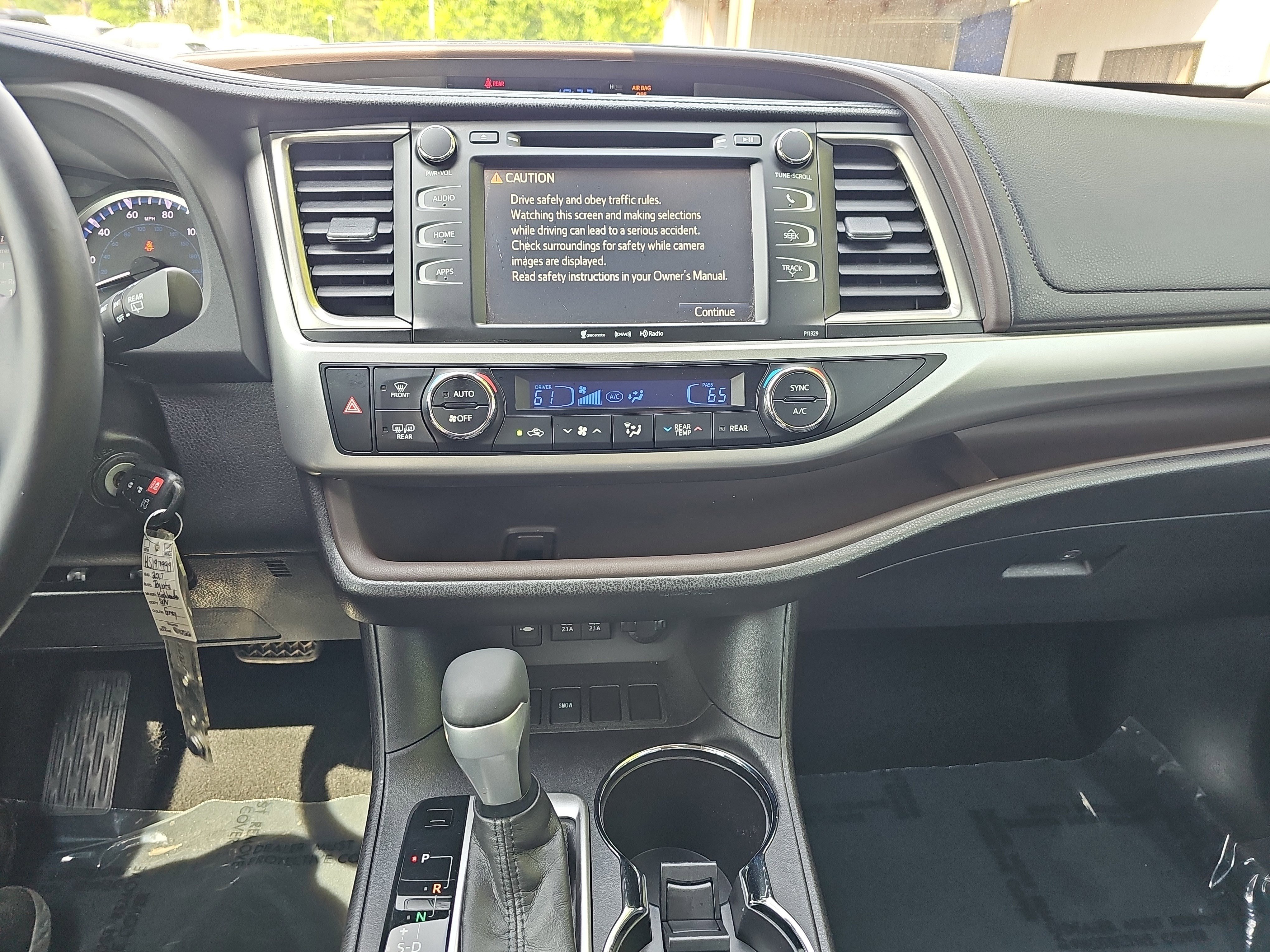 Used 2017 Toyota Highlander Plus FWD image 22