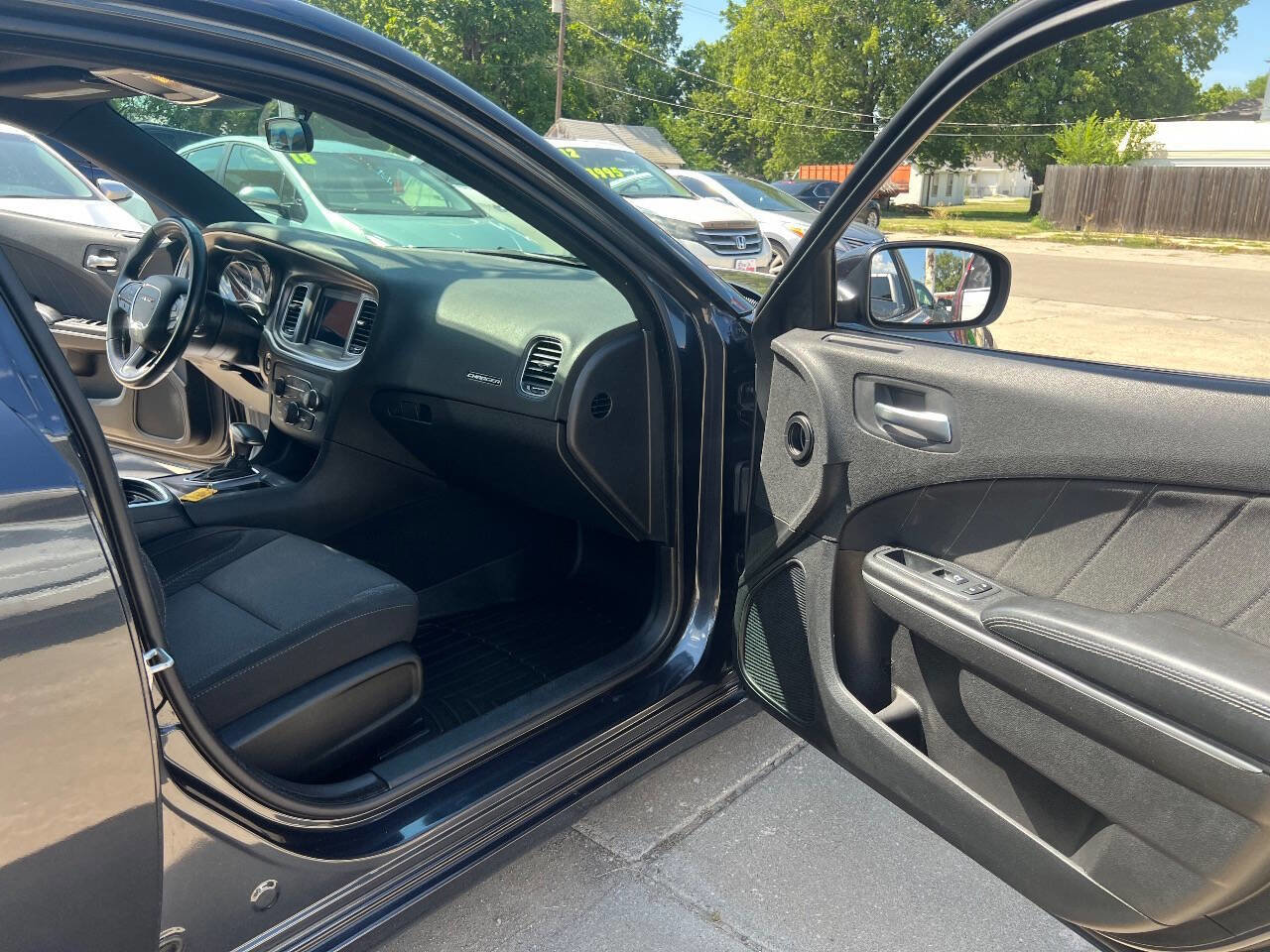 Used 2019 Dodge Charger SXT image 19