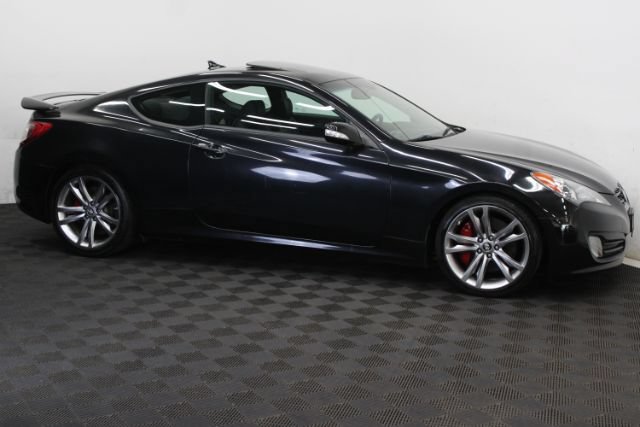 Used 2011 Hyundai Genesis 3.8 RWD image 4