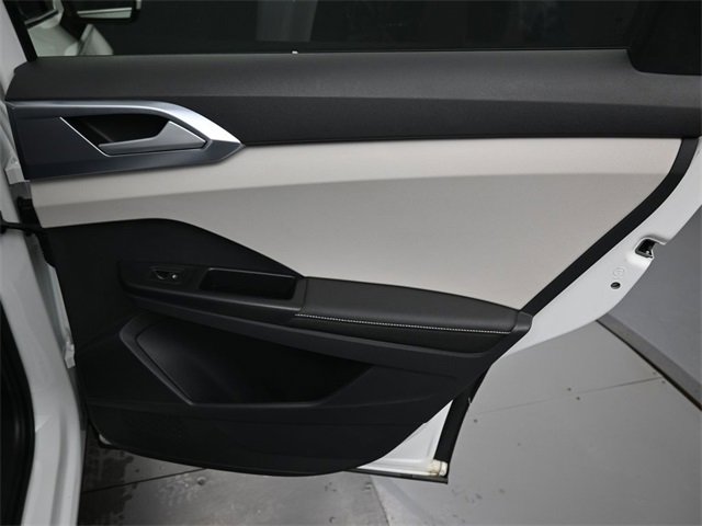 Certified 2025 Volkswagen Taos SE w/ Panoramic Sunroof Package image 32