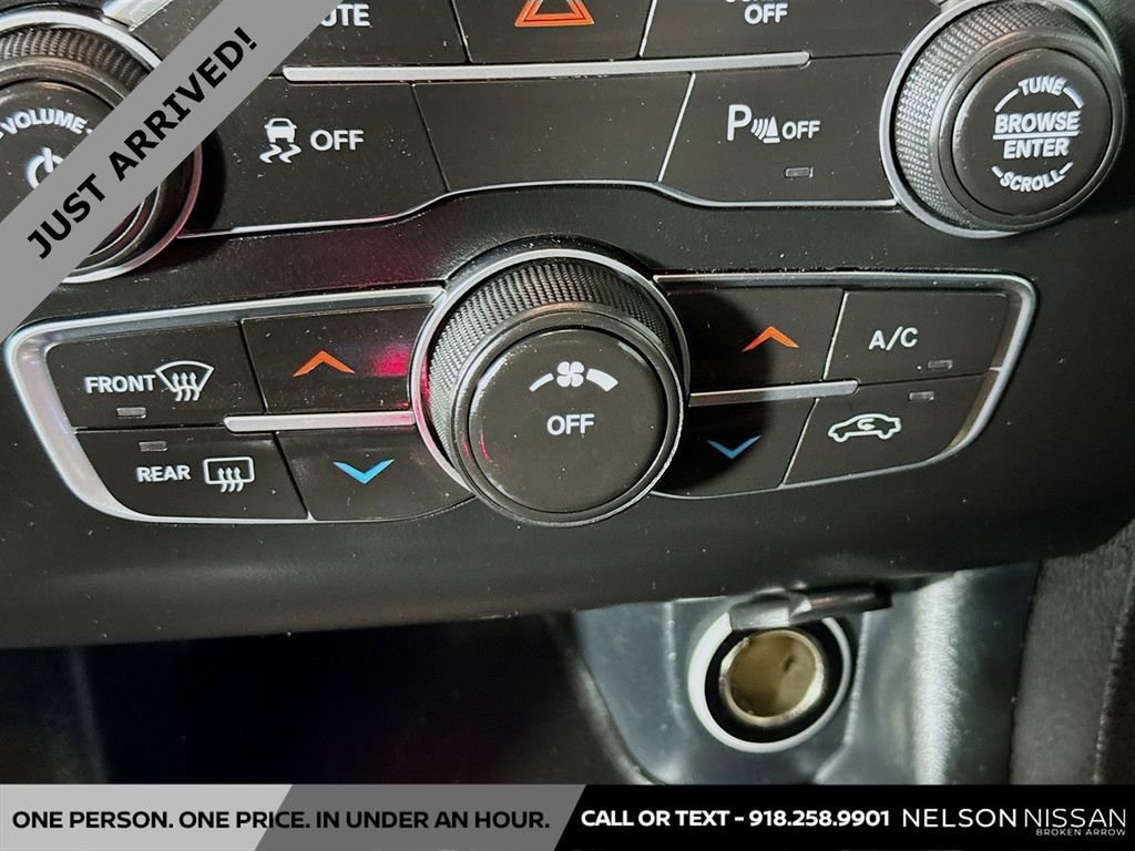 Used 2019 Dodge Charger SXT w/ Leather Interior Group image 15
