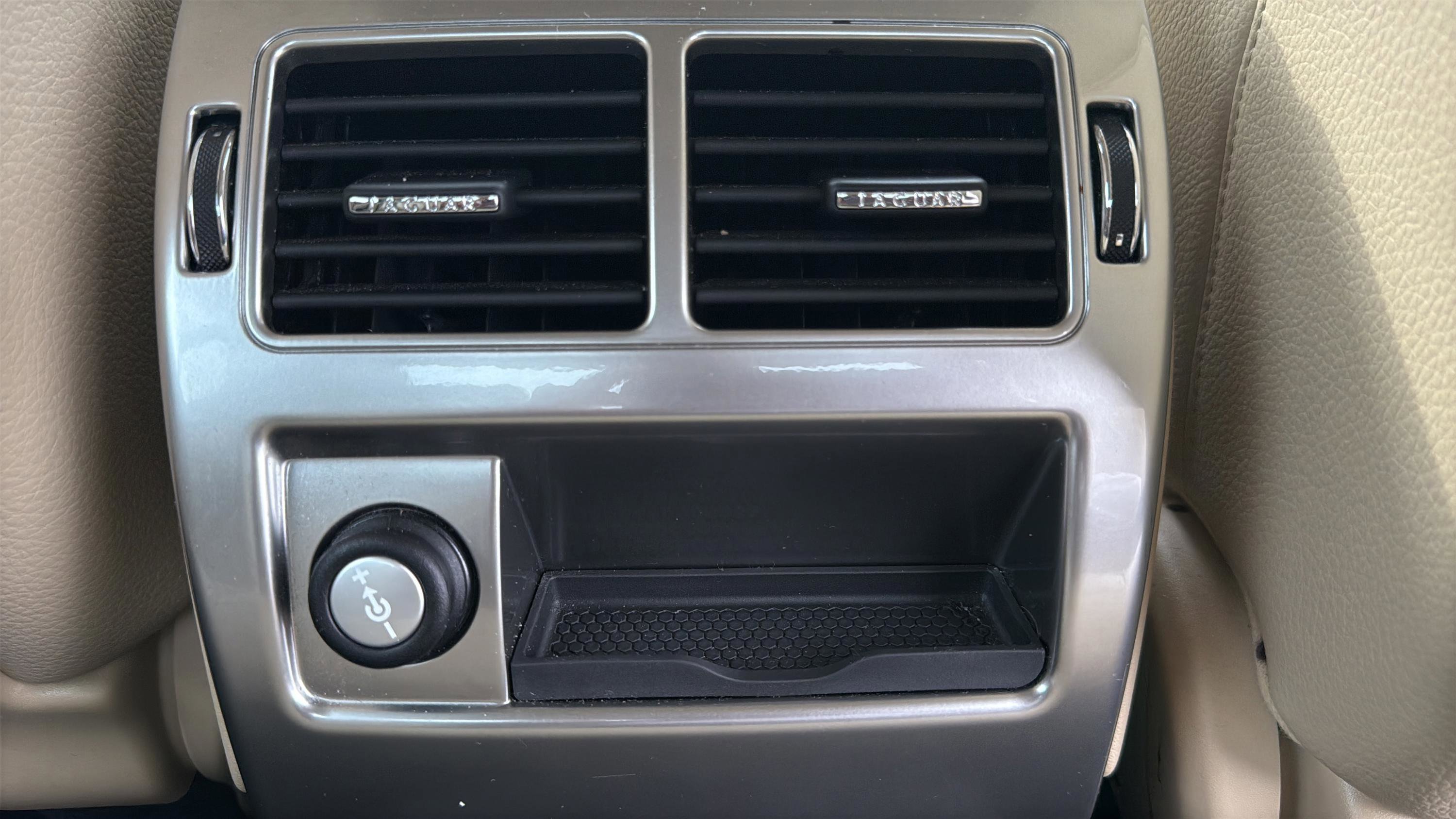 Used 2012 Jaguar XF image 35