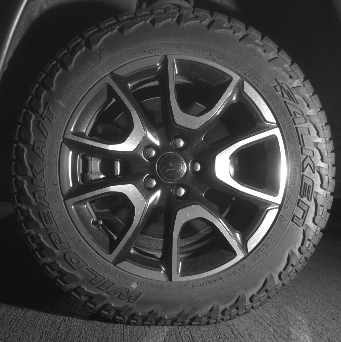 Used 2025 Jeep Compass Trailhawk image 12