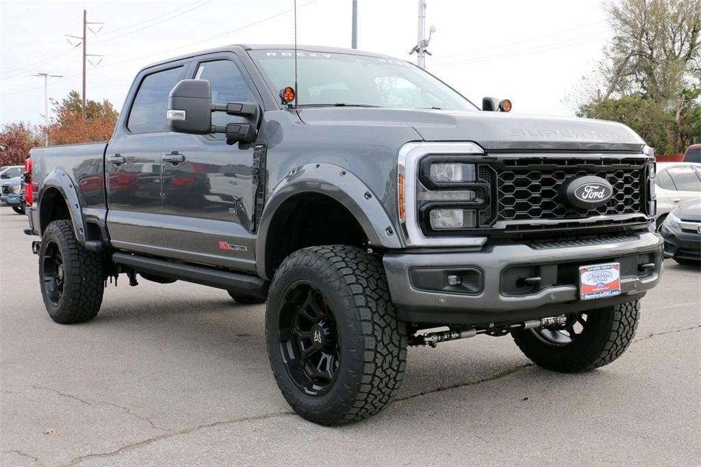 New 2026 Ford F250 Lariat w/ Black Appearance Package image 5