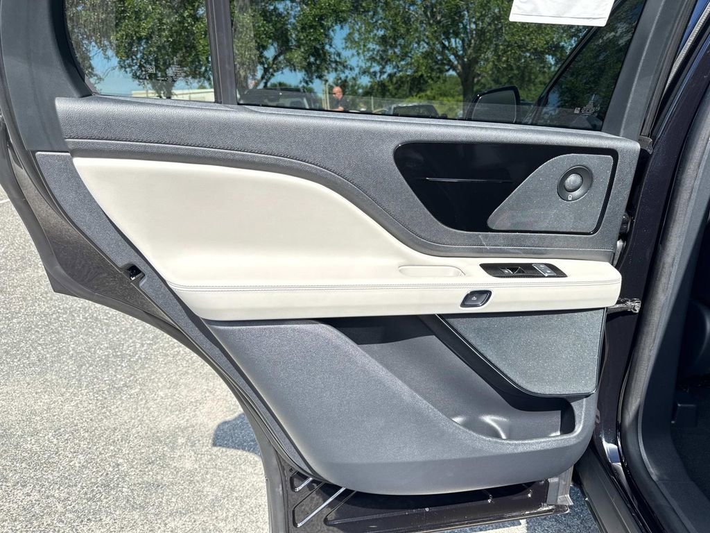 New 2025 Lincoln Aviator Reserve image 13