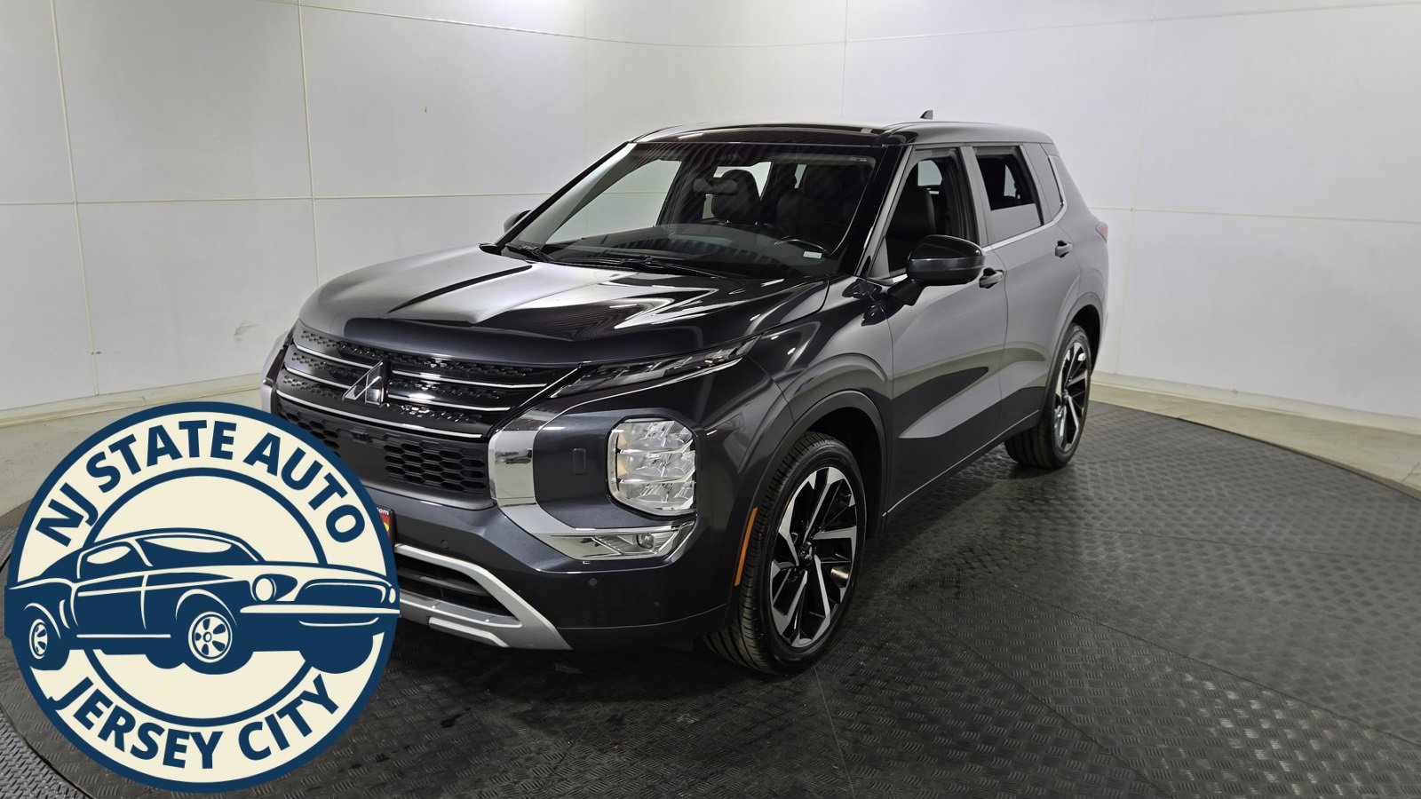 Used 2024 Mitsubishi Outlander SE image 3