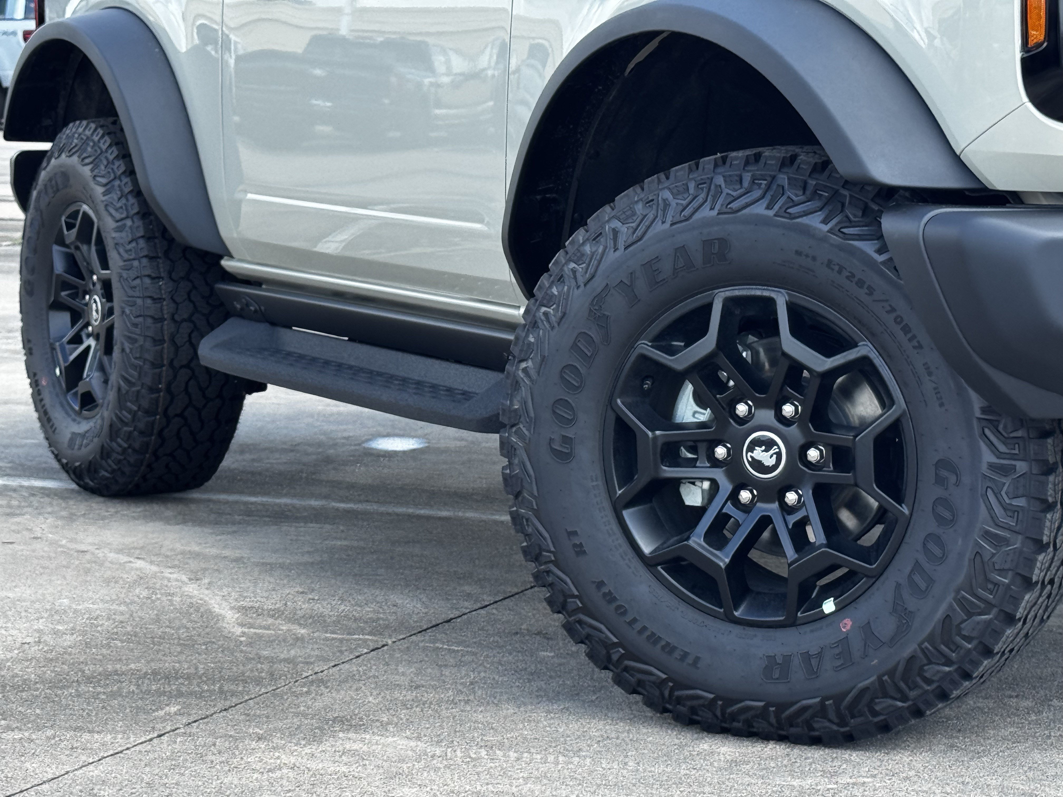 New 2026 Ford Bronco Badlands w/ Black Appearance Package AWD/4WD image 12