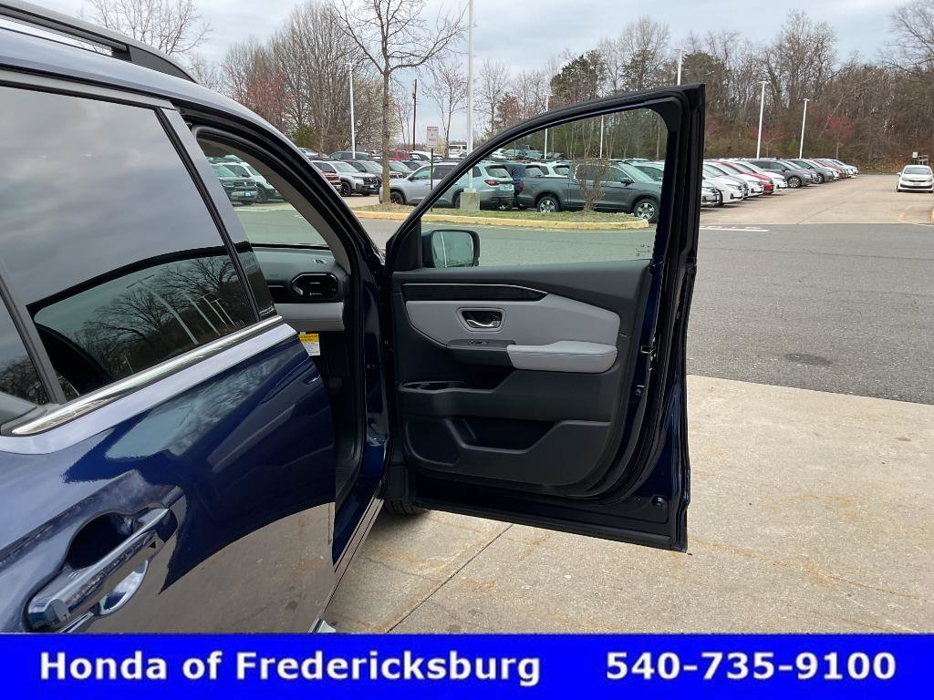 Used 2025 Honda Pilot Elite image 19