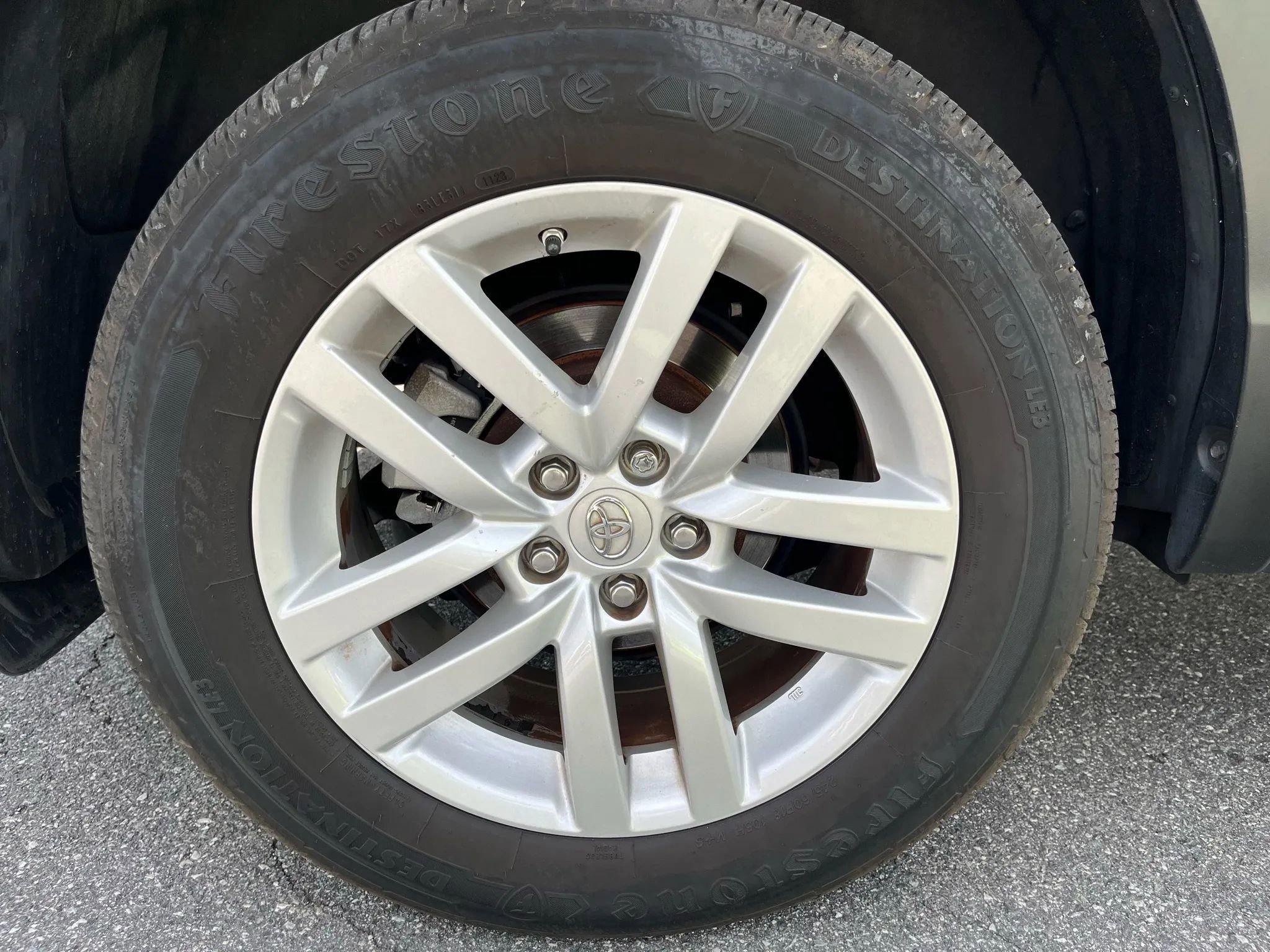 Used 2015 Toyota Highlander LE FWD image 9