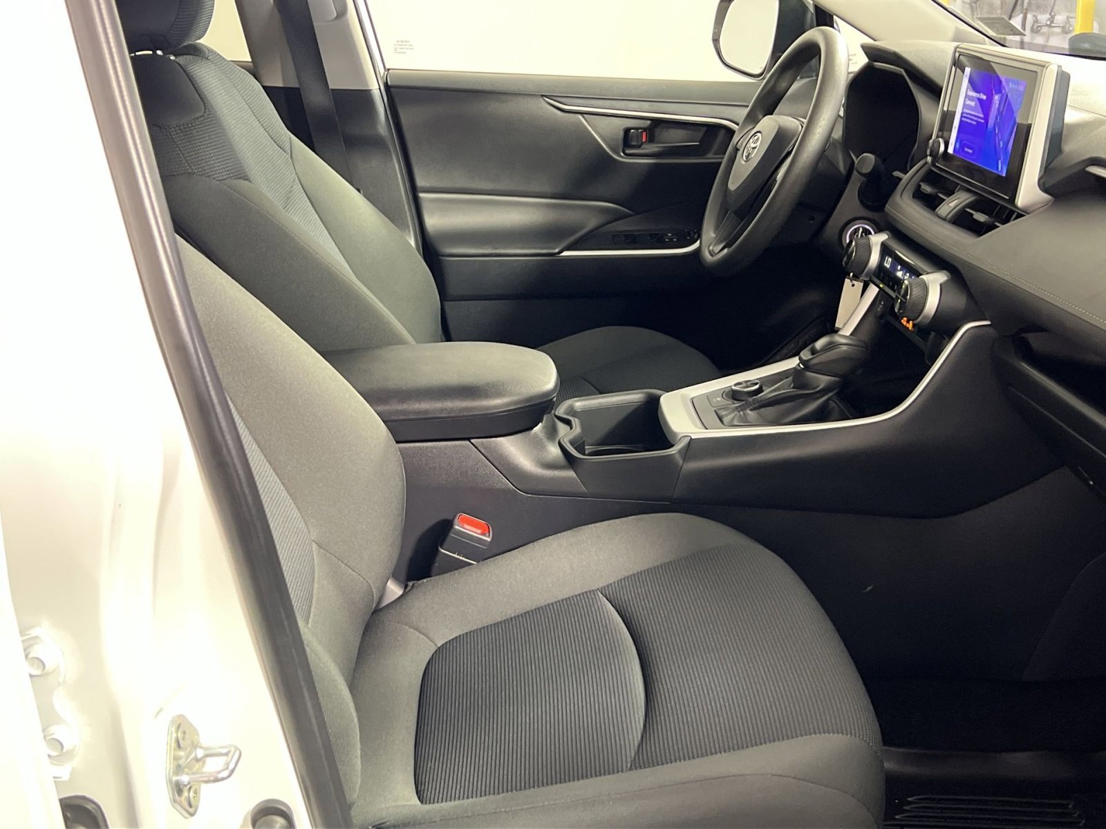 Used 2024 Toyota RAV4 LE AWD/4WD image 29