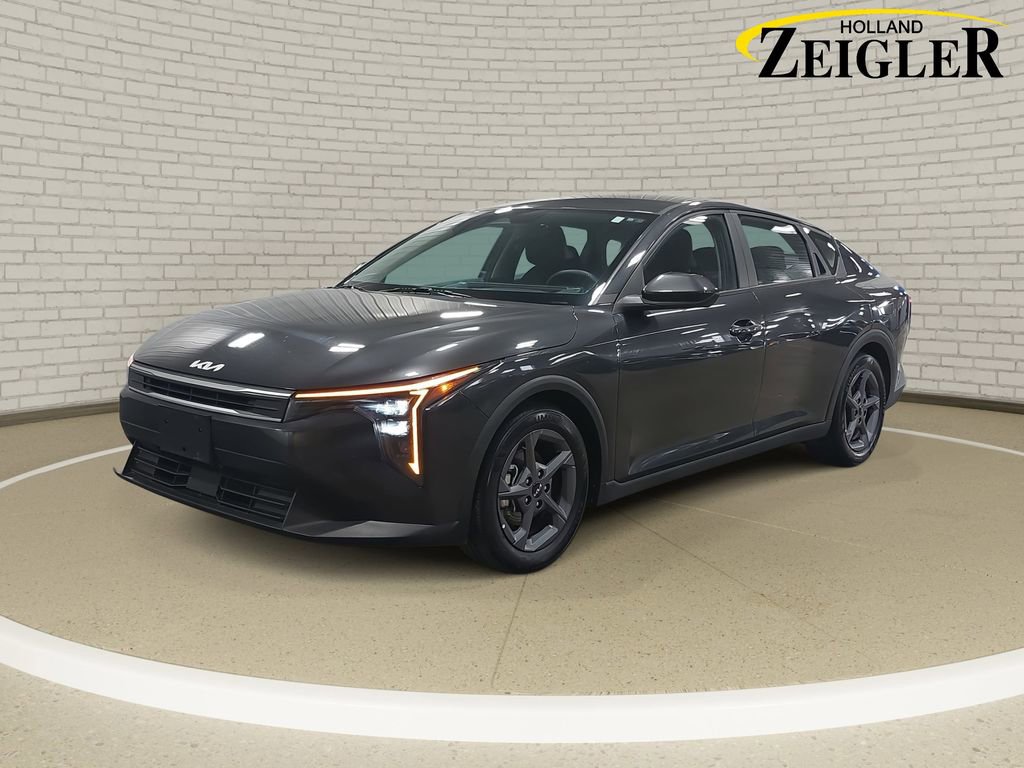 Used 2025 Kia K4 LXS image 1