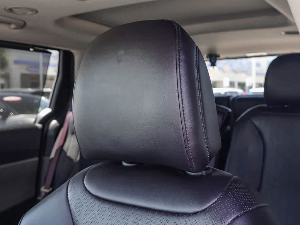 Certified 2025 Kia Carnival SX FWD image 23