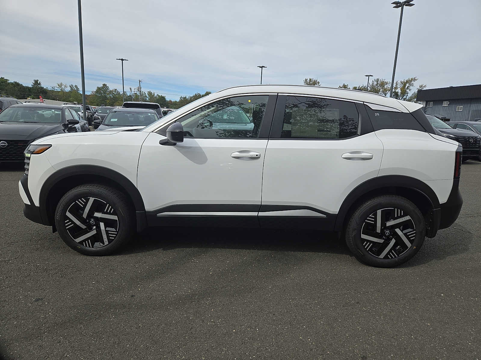 New 2027 Nissan Kicks SV w/ SV Premium Package FWD image 7