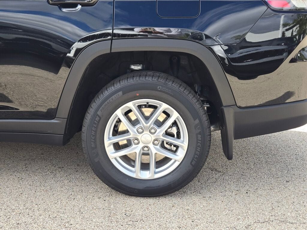 New 2025 Jeep Grand Cherokee L Laredo w/ Trailer Tow Package image 16