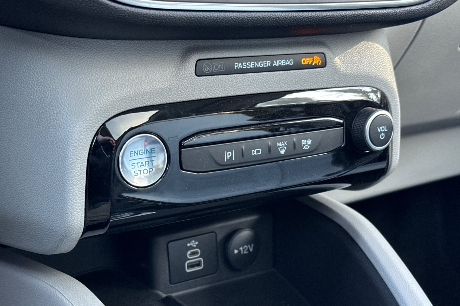 Used 2024 Ford Escape SE w/ PHEV Premium Package FWD image 21