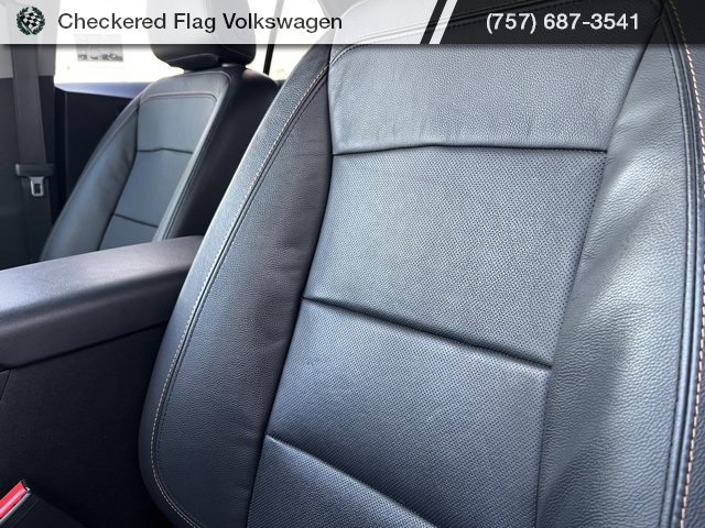 Used 2020 Chevrolet Equinox LT w/ Midnight Edition image 24