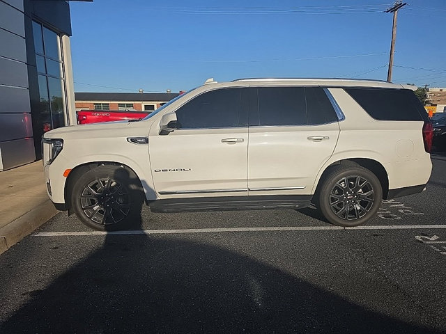 Used 2024 GMC Yukon Denali w/ Advanced Technology Package AWD/4WD image 3