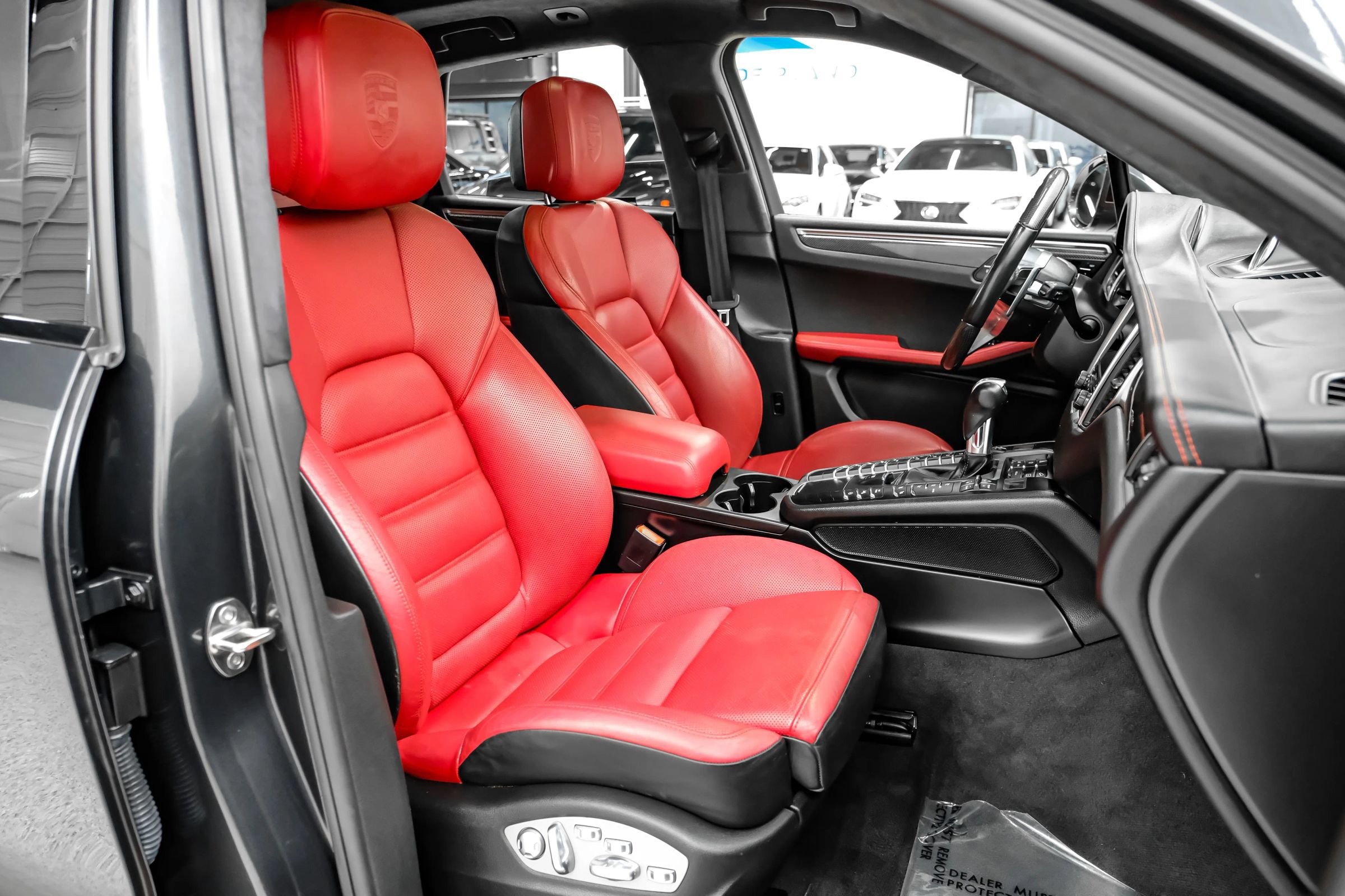 Used 2017 Porsche Macan Turbo AWD/4WD image 31