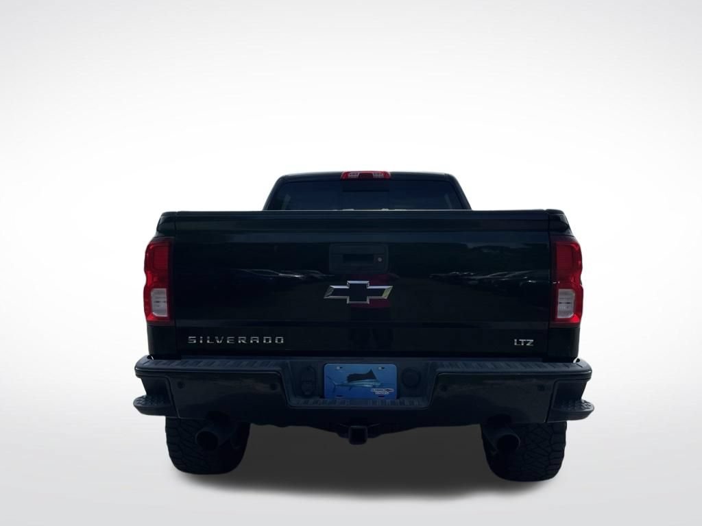 Used 2018 Chevrolet Silverado 1500 LTZ Z71 w/ LTZ Plus Package AWD/4WD image 7