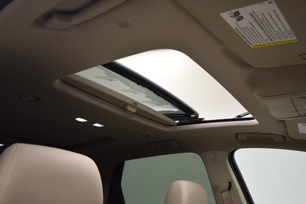 Used 2021 Buick Enclave Premium w/ Sun and Sites Package image 18